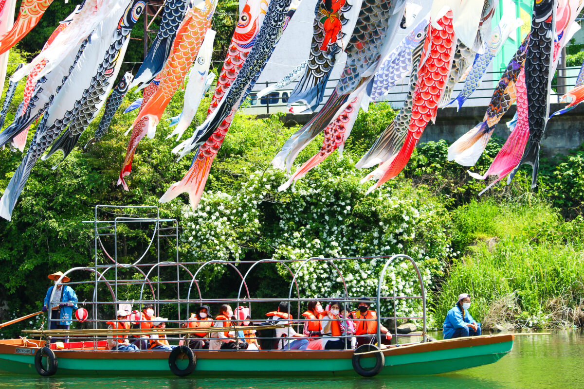 川上峡春まつり開催中！佐賀市北部の九州の嵐山で300体のこいのぼりが泳ぐ