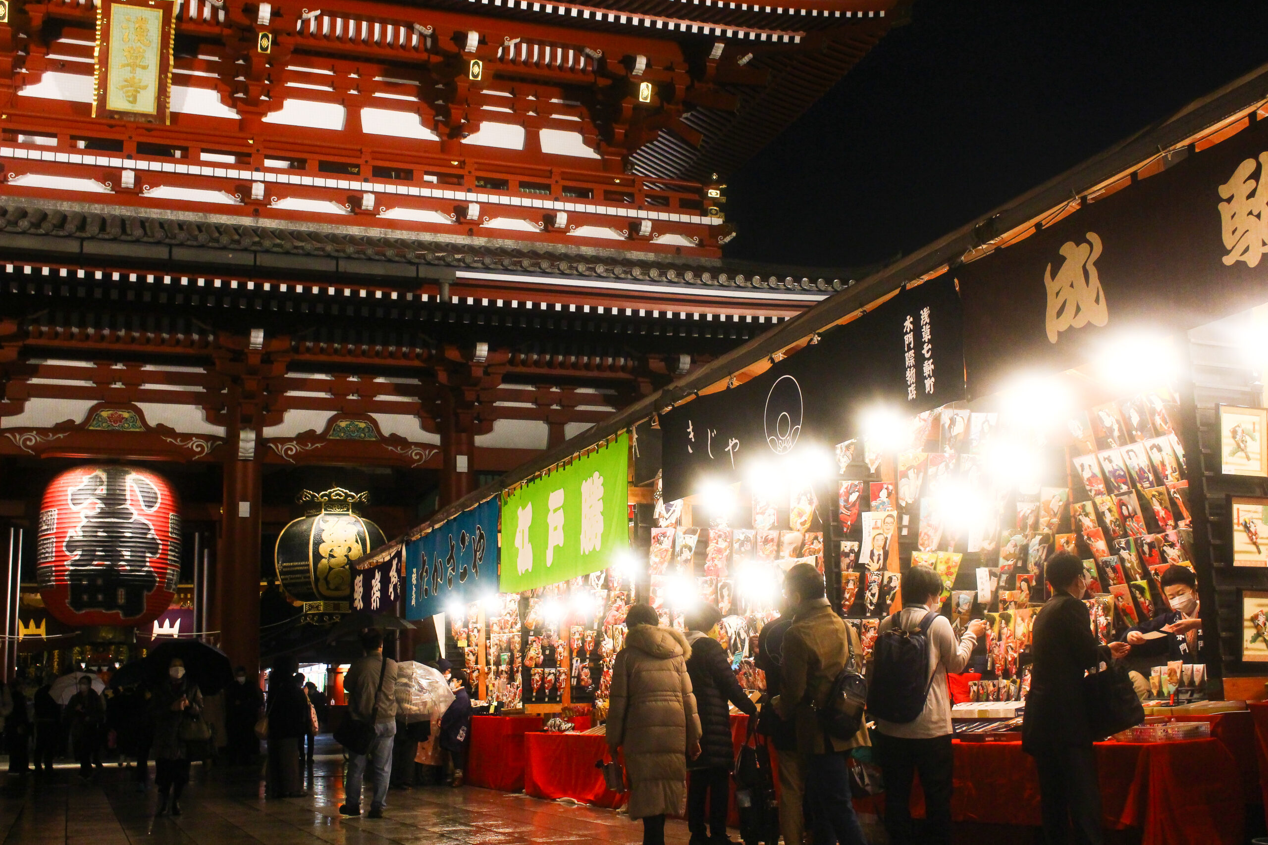 「浅草寺歳の市」1年の振り返りに羽子板を｜観光経済新聞
