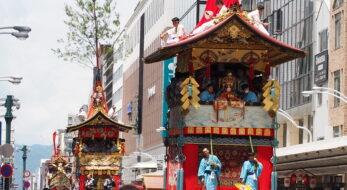 日本三大祭りにしてユネスコ無形文化遺産の「祇園祭」山鉾行事を快適に観賞するには？攻略法を徹底レポート