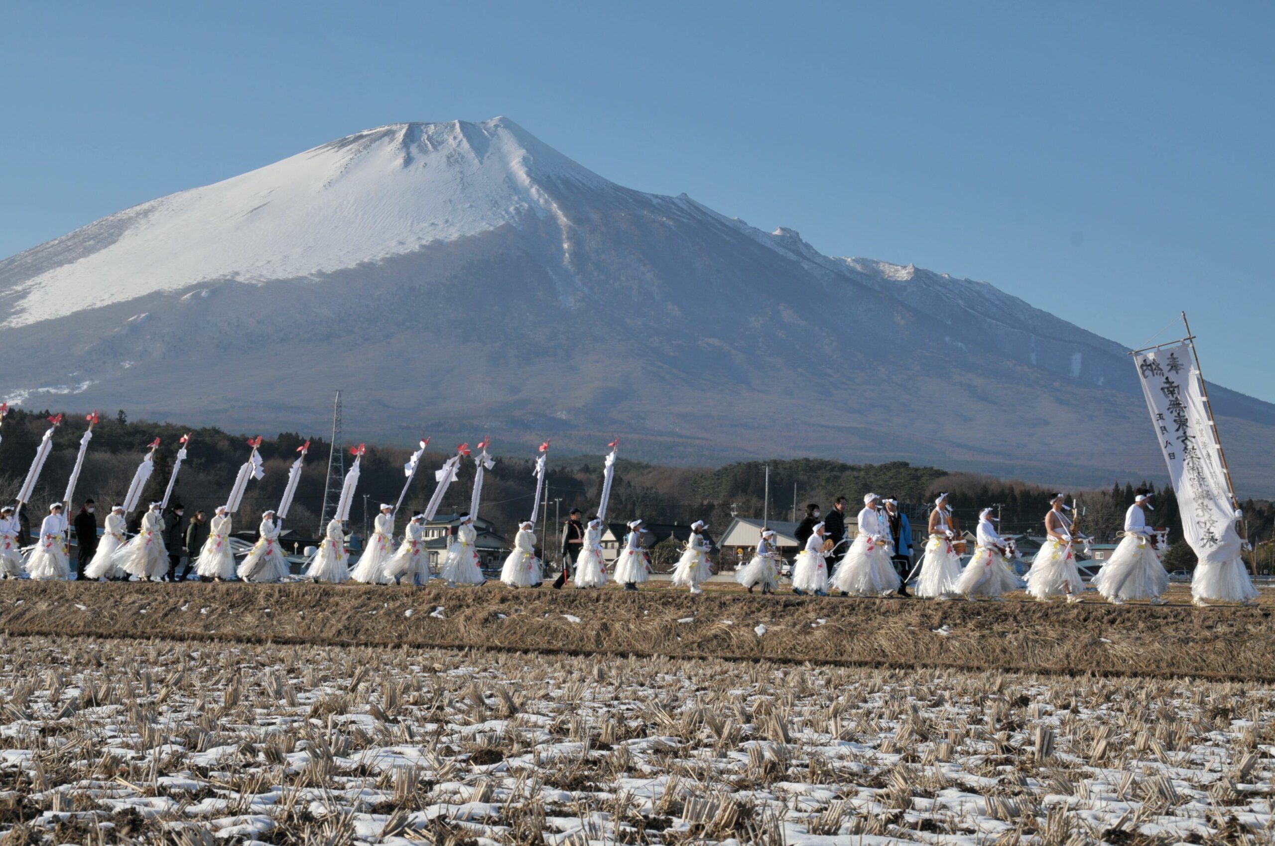 「平笠裸参り」全国でも珍しい女性の荒行｜観光経済新聞