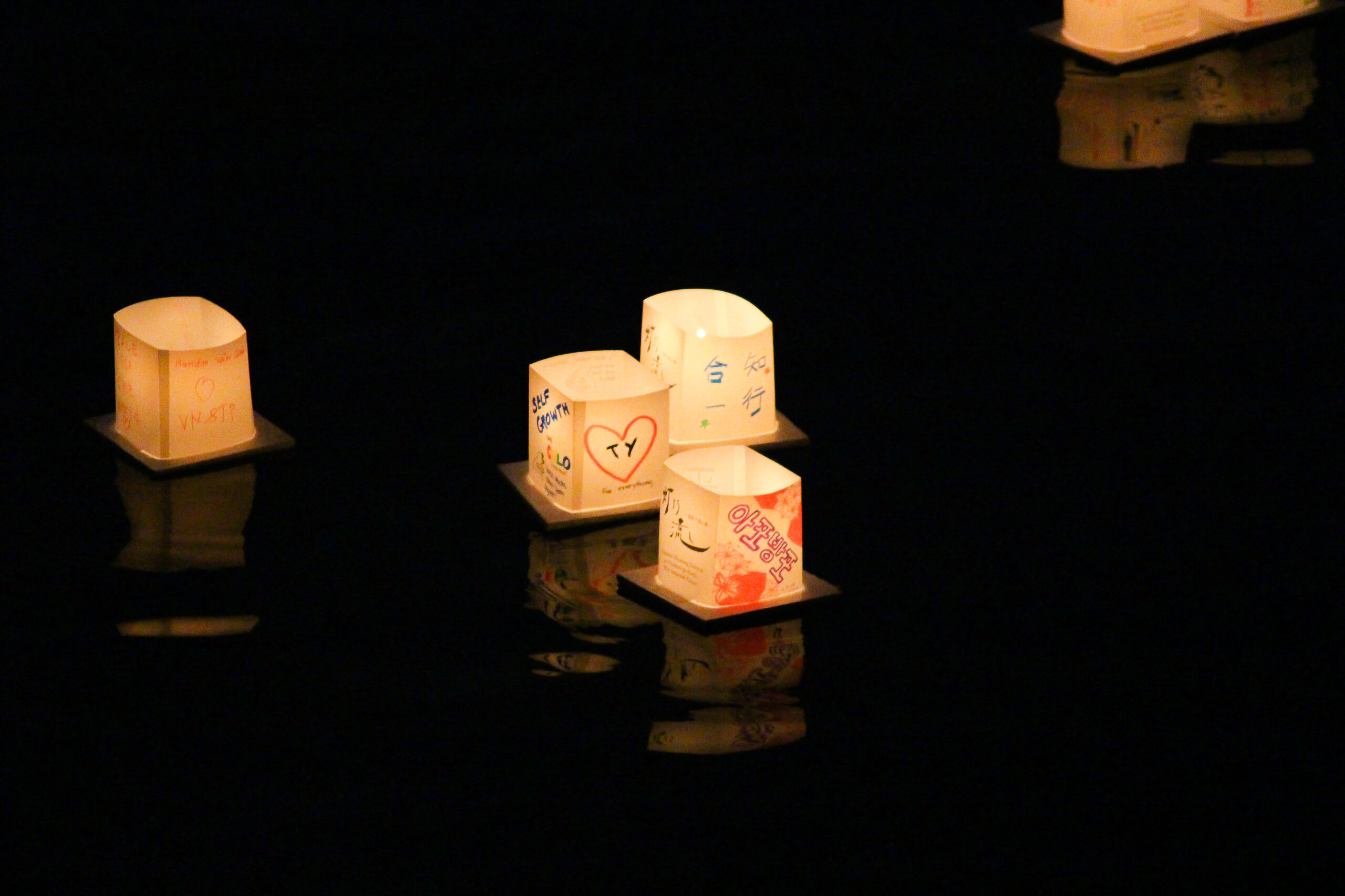 皇居千鳥ヶ淵灯ろう流しが3年ぶりに29、30日で開催！希望の灯ろうが彩る