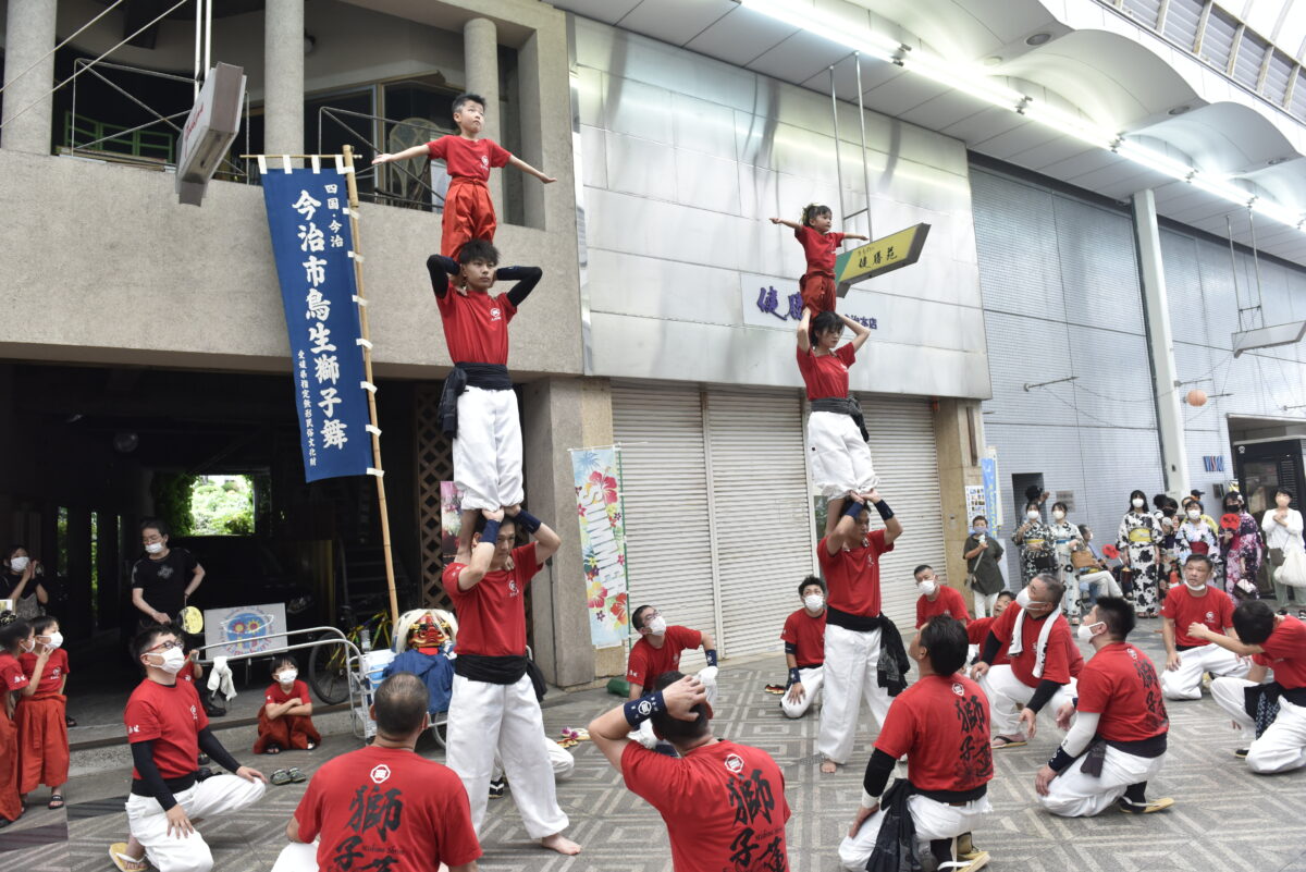 獅子頭　獅子舞　お祭り　厄除け　開運　共布付 継ぎ獅子って何？その意外な由来と「高さ」を追い求めた理由とは｜株式