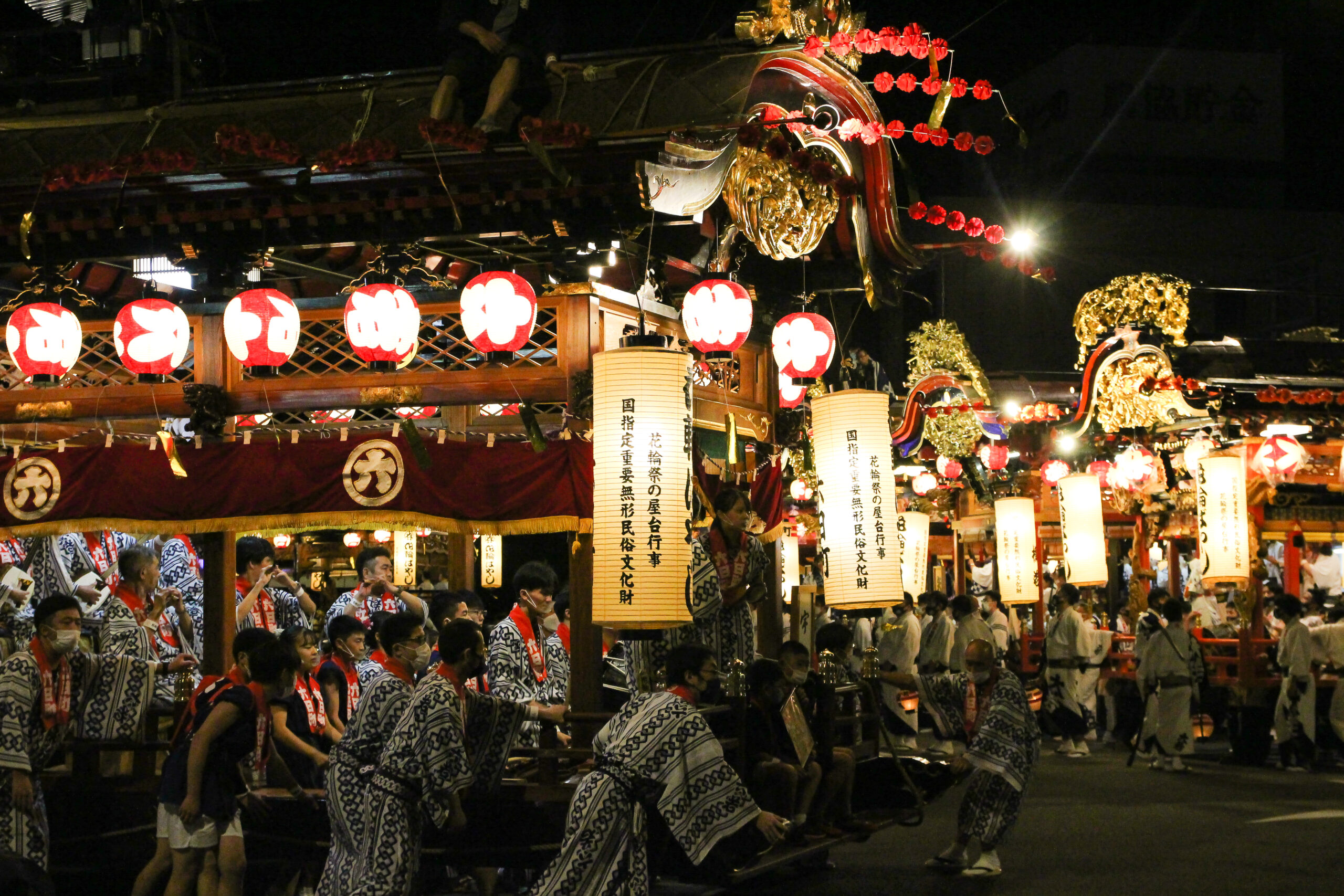 秋田・鹿角の「花輪ばやし」は屋台が夜通し練り歩き、勇壮なサンサも見もの！