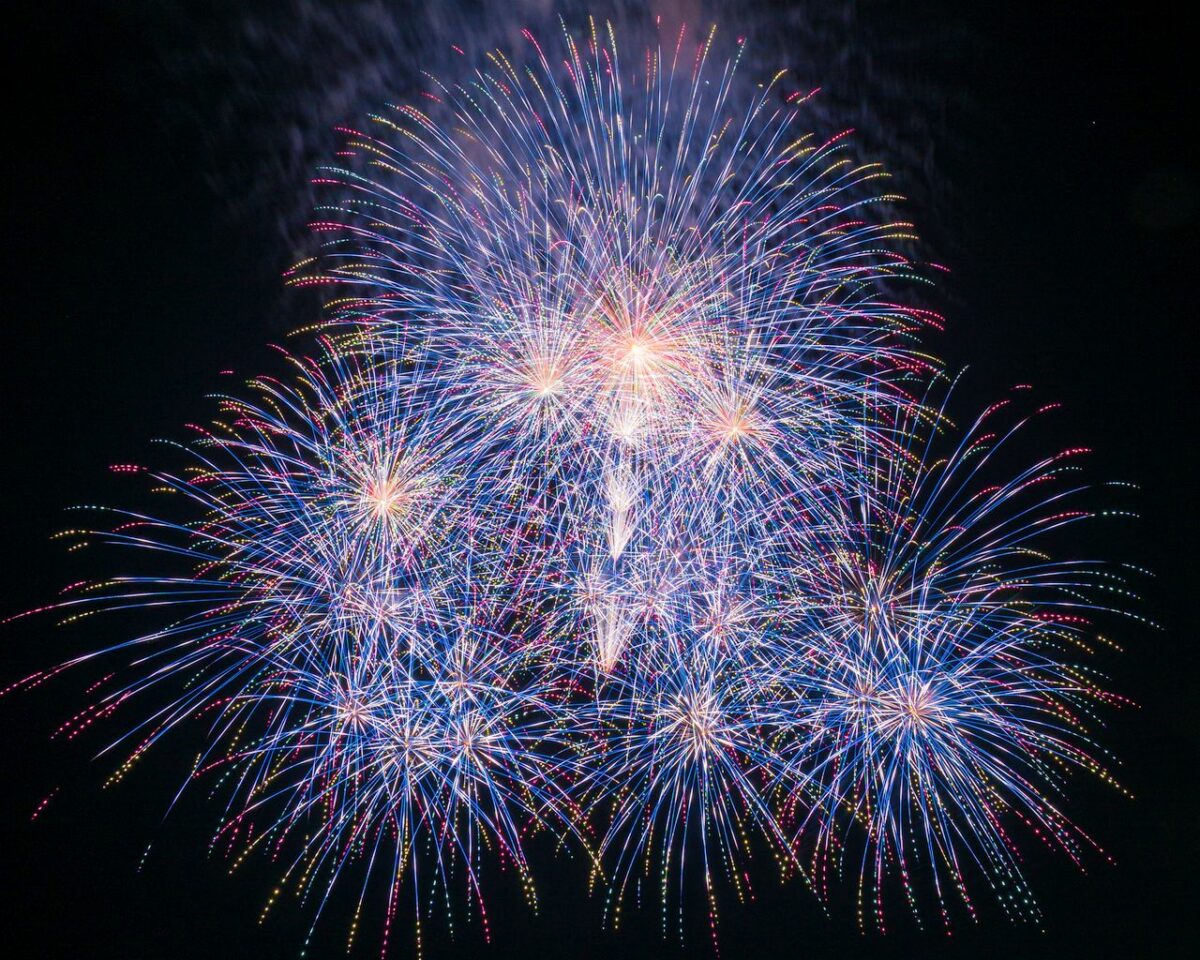 3年ぶり通常開催に沸き、煙に泣き、自分の花火に歓喜！蒲郡まつり納涼花火大会