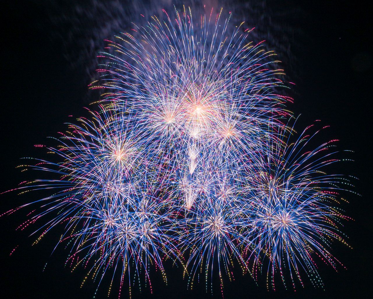 3年ぶり通常開催に沸き、煙に泣き、自分の花火に歓喜！蒲郡まつり納涼花火大会