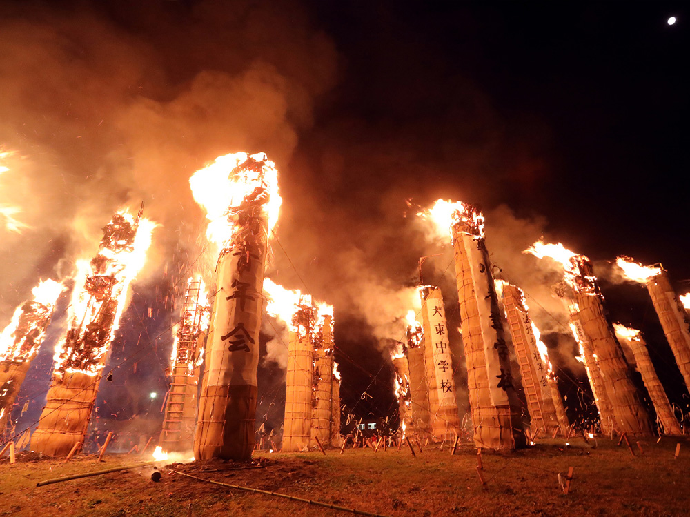 コロナ禍にあって3年ぶりの公開開催。「無理せず松明1本ずつでも元に戻せばいい」と語る、その熱い伝承の思いとは？＜松明あかし＞