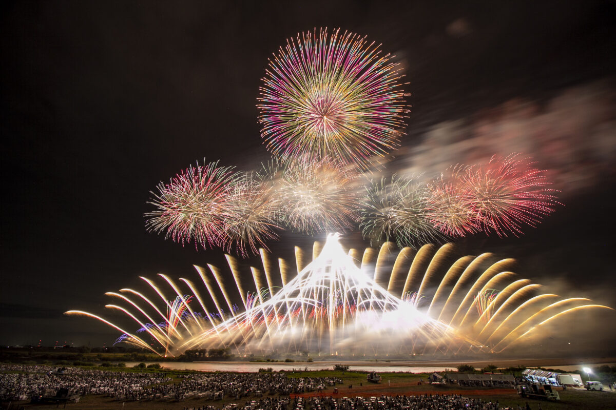 茨城県境町の2023「利根川大花火大会」は日本最高峰「4大花火師」集結！エンタメ性も抜群で多幸感〜。