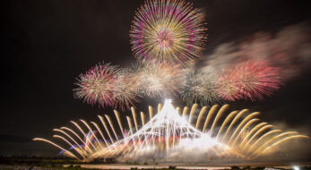 茨城県境町の2023「利根川大花火大会」は日本最高峰「4大花火師」集結！エンタメ性も抜群で多幸感〜。