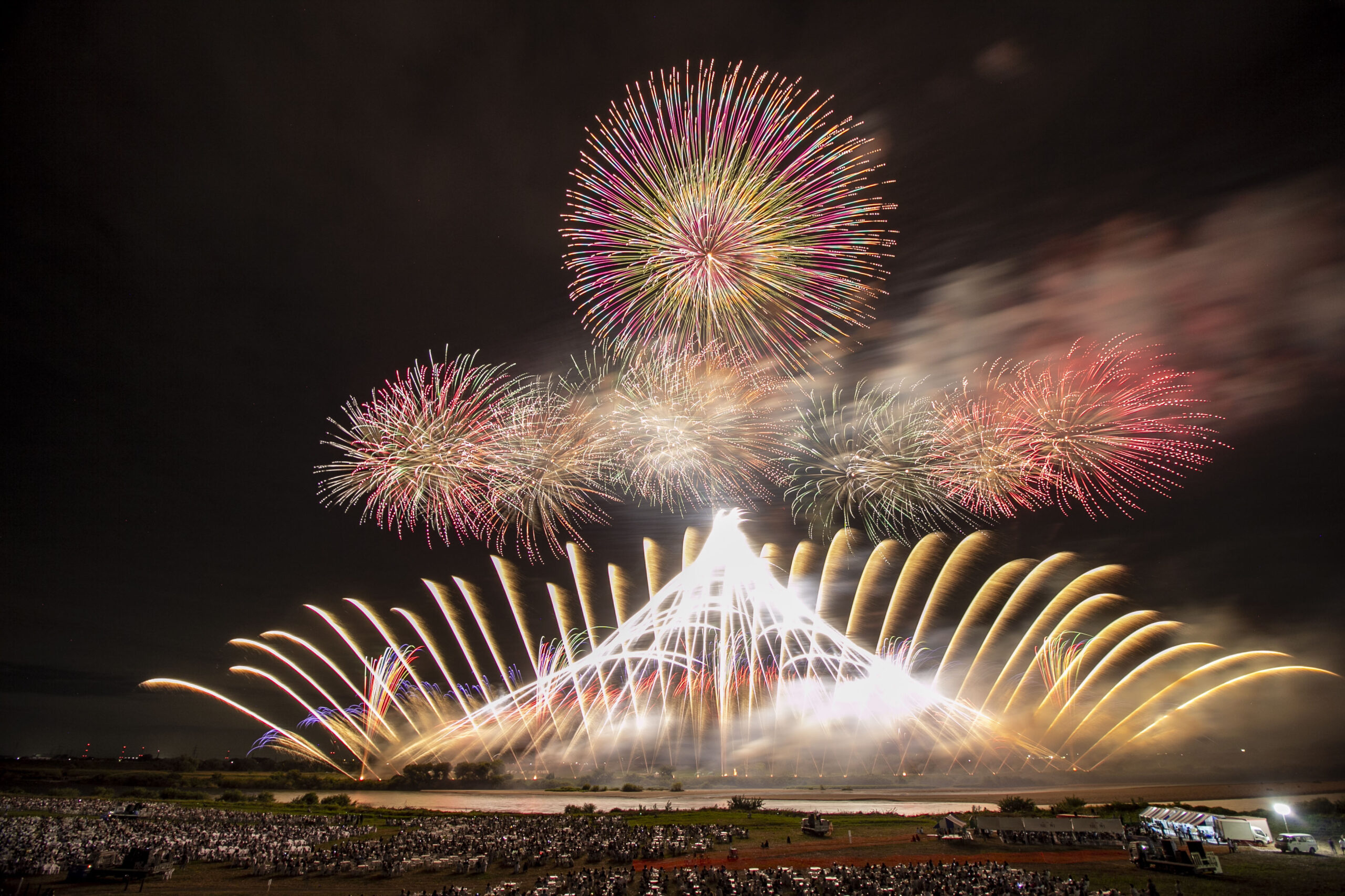 茨城県境町の2023「利根川大花火大会」は日本最高峰「4大花火師」集結！エンタメ性も抜群で多幸感〜。