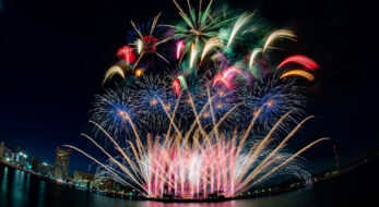 わっしょい百万夏まつり前夜祭にSUGOI花火がやってきた「QUEEN THE GREATEST FIREWORKS 2022」フォトレポート（福岡）