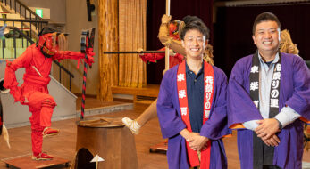 神々の前で夜通し舞いを捧げる神秘の芸能「花祭」 次なるバトンを受け取った若者たちの新たなる挑戦