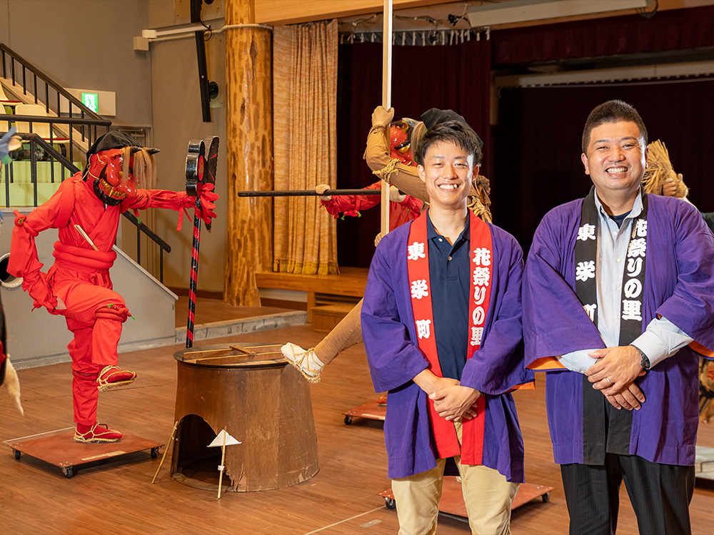 神々の前で夜通し舞いを捧げる神秘の芸能「花祭」 次なるバトンを受け取った若者たちの新たなる挑戦