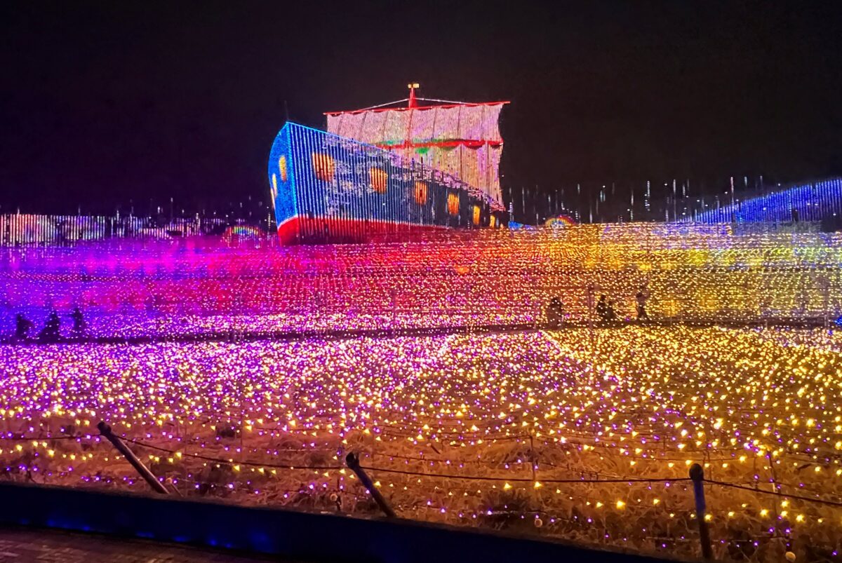 「天空の船」は壮大な光の劇場！「なばなの里」2022-2023イルミネーション