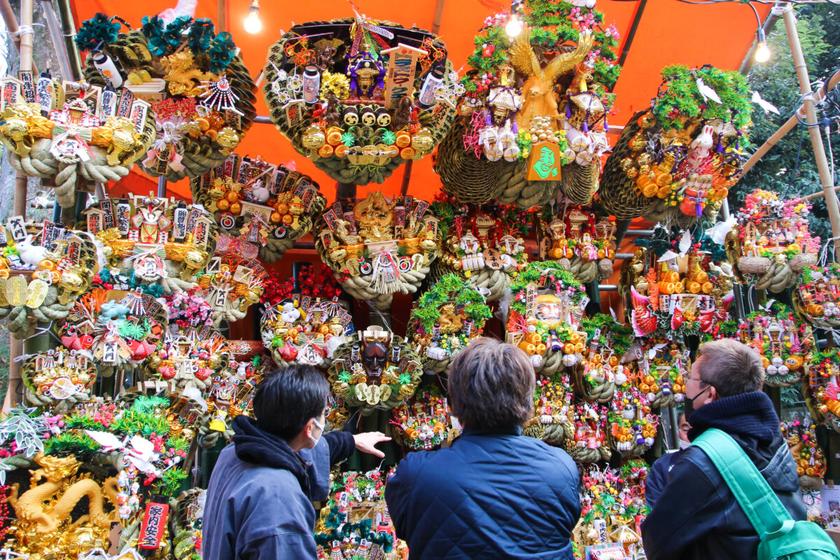 川越酉の市は小江戸の12月3日の風物詩！限定御朱印が登場し、紅葉も楽しめる
