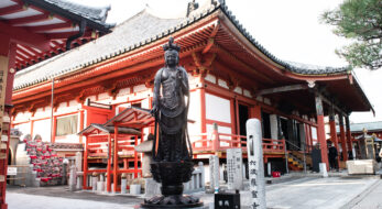 なぜ踊りながら念仏を唱えるの？800年前の秘儀、京都・空也踊躍念仏を堪能する