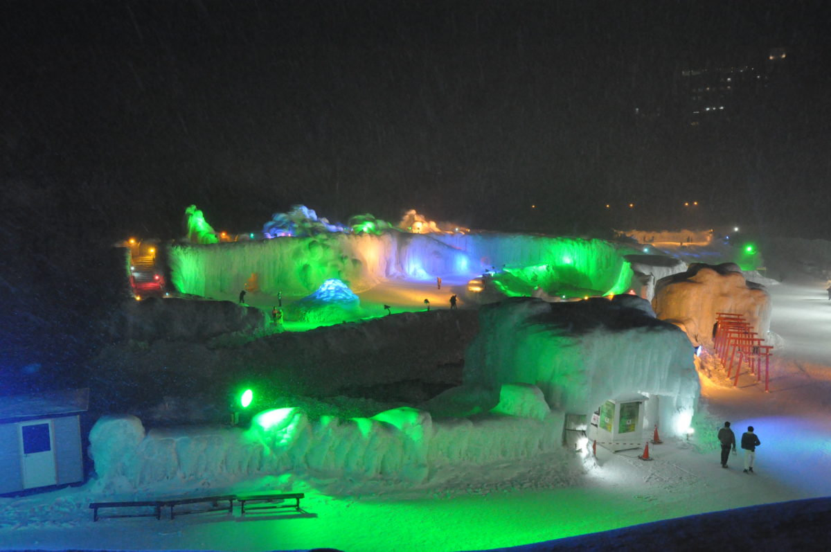 まだ間に合う2023年開催の「氷まつり」5選！幻想的な絶景の世界へ！
