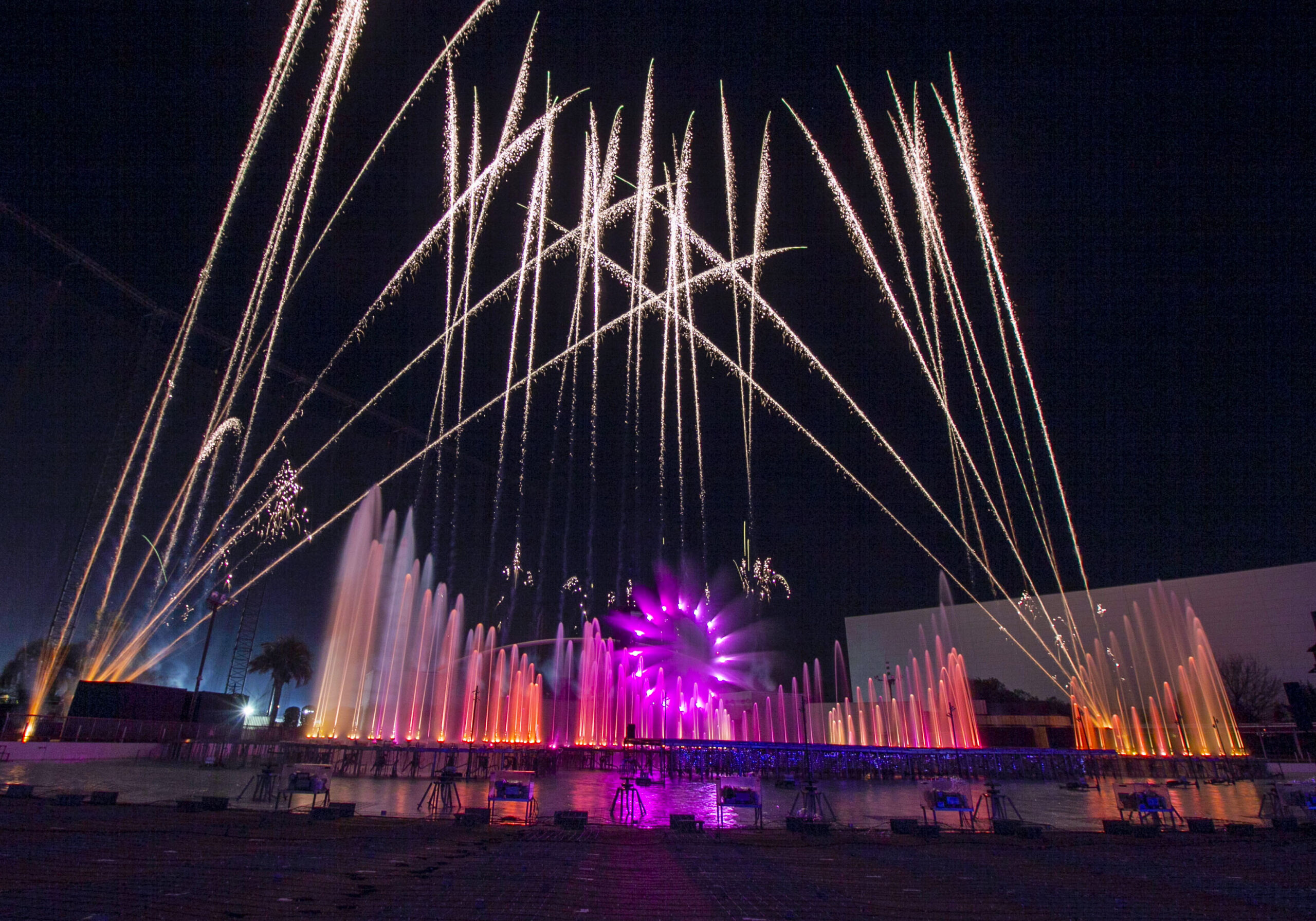 よみうりランド「ジュエルミネーション」驚きの花火と噴水のコラボショーをレポート