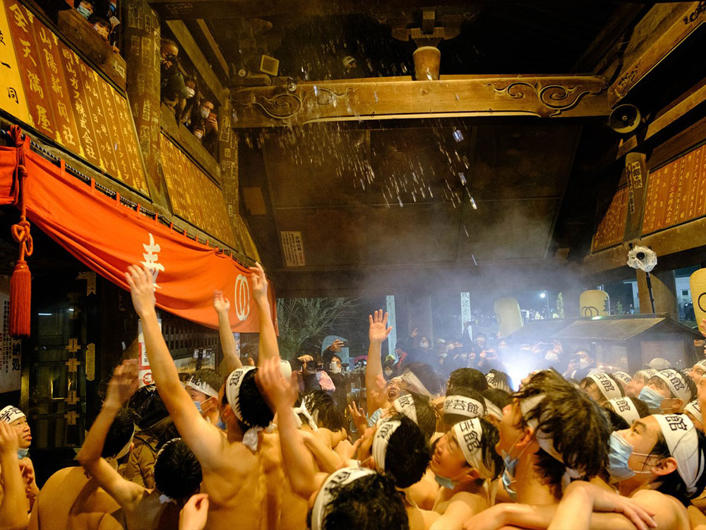 3年ぶりに有観客で行われた2023年「西大寺会陽」に密着！2千人のはだかが境内を練り歩く