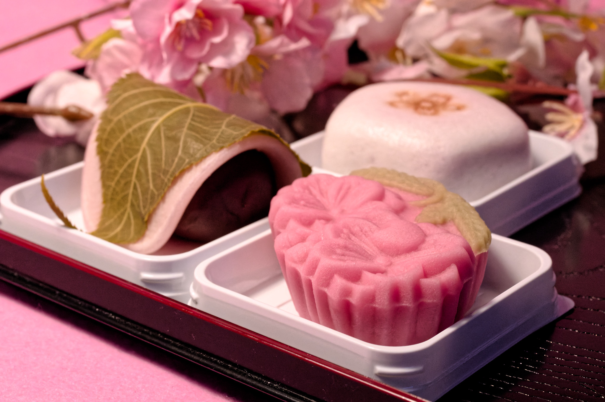 さくら舞う2023。とらやの和菓子でお花見気分を存分に味わおう！