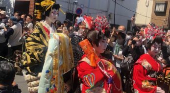 浅草観音うら・一葉桜まつり｜外国人観光客にも大人気！花魁道中で江戸の粋を感じよう