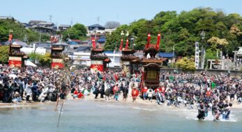 なぜ潮干狩りの季節に山車や神輿やだんじりが海にツッコむのか？G.Wに行ける浜祭５選！