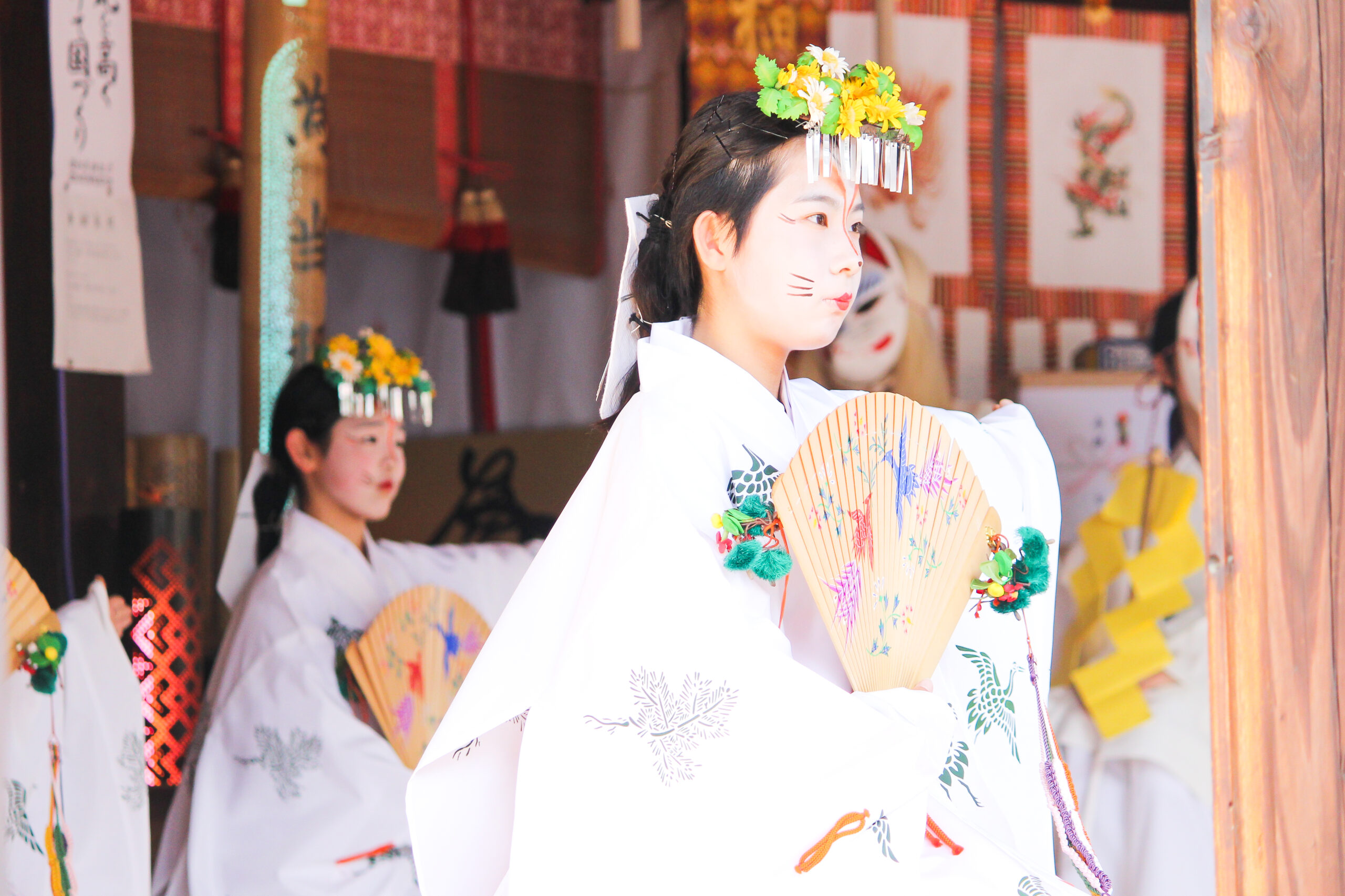 花の撓大祭に欠かせないのは狐！？狐の巫女舞、行列、餅投げまで。愛知・豊川の春祭り