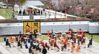 山形県天童市「人間将棋」2023を現地レポート！女流棋士の掛け合いにも注目！