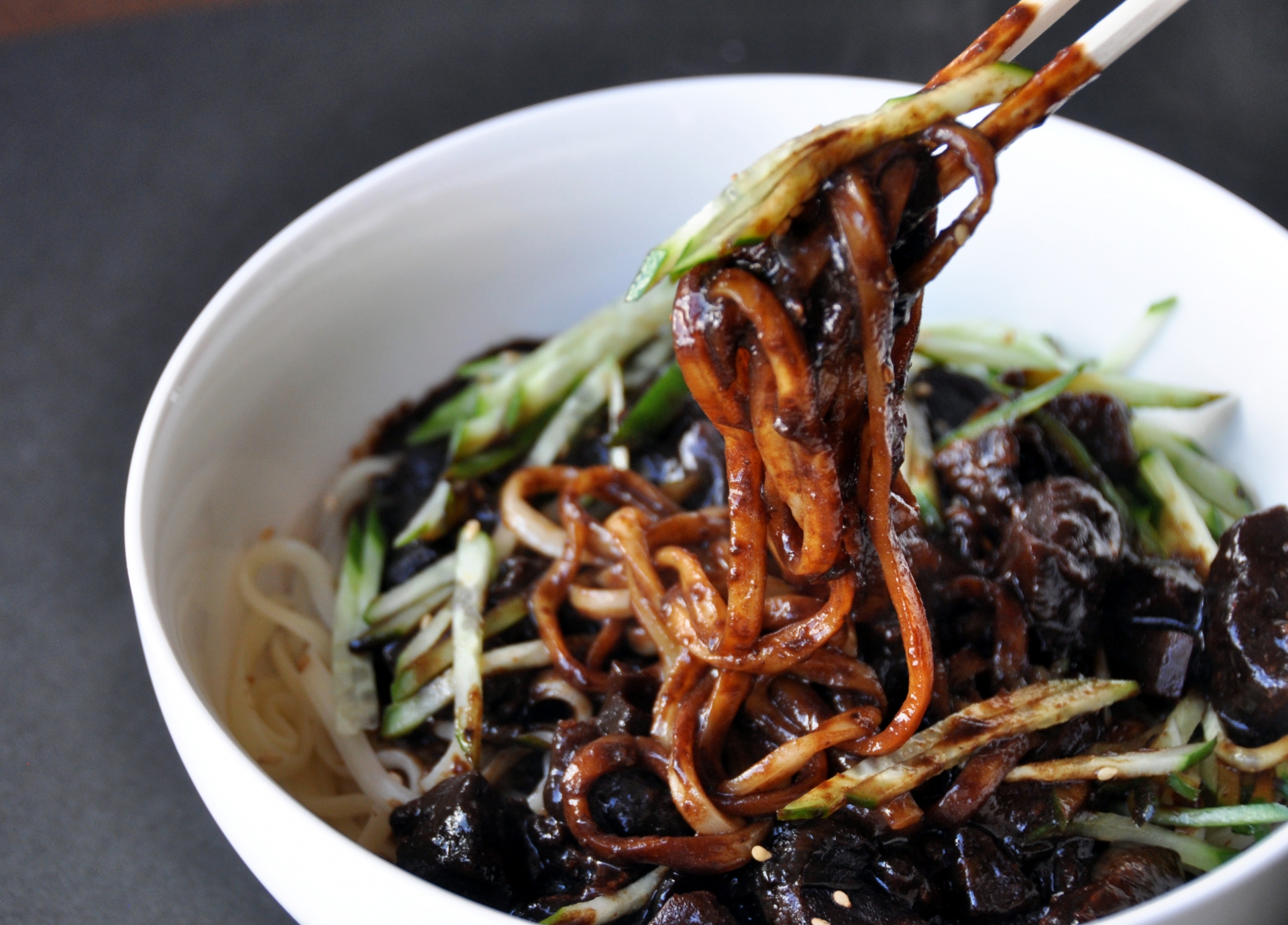 韓国発祥の謎の記念日！？4月14日「ブラックデー」って何？