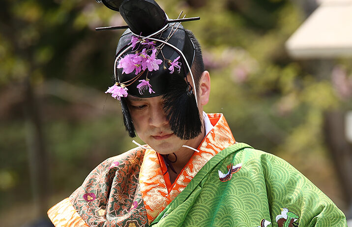 美男子たちが優雅に舞う！廣田神社「つつじ祭り」2万株のコバノミツバツツジが咲き誇る