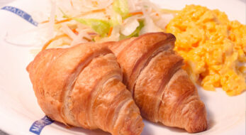 パンの日にこそ食べたい！シャトレーゼのバター香るクロワッサンで幸せな朝食を♪