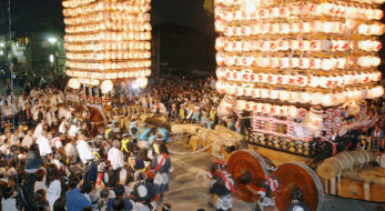ぶつかり合うのは熱い魂！春の訪れを祝う富山の伏木曳山祭「けんか山」を見に行こう！