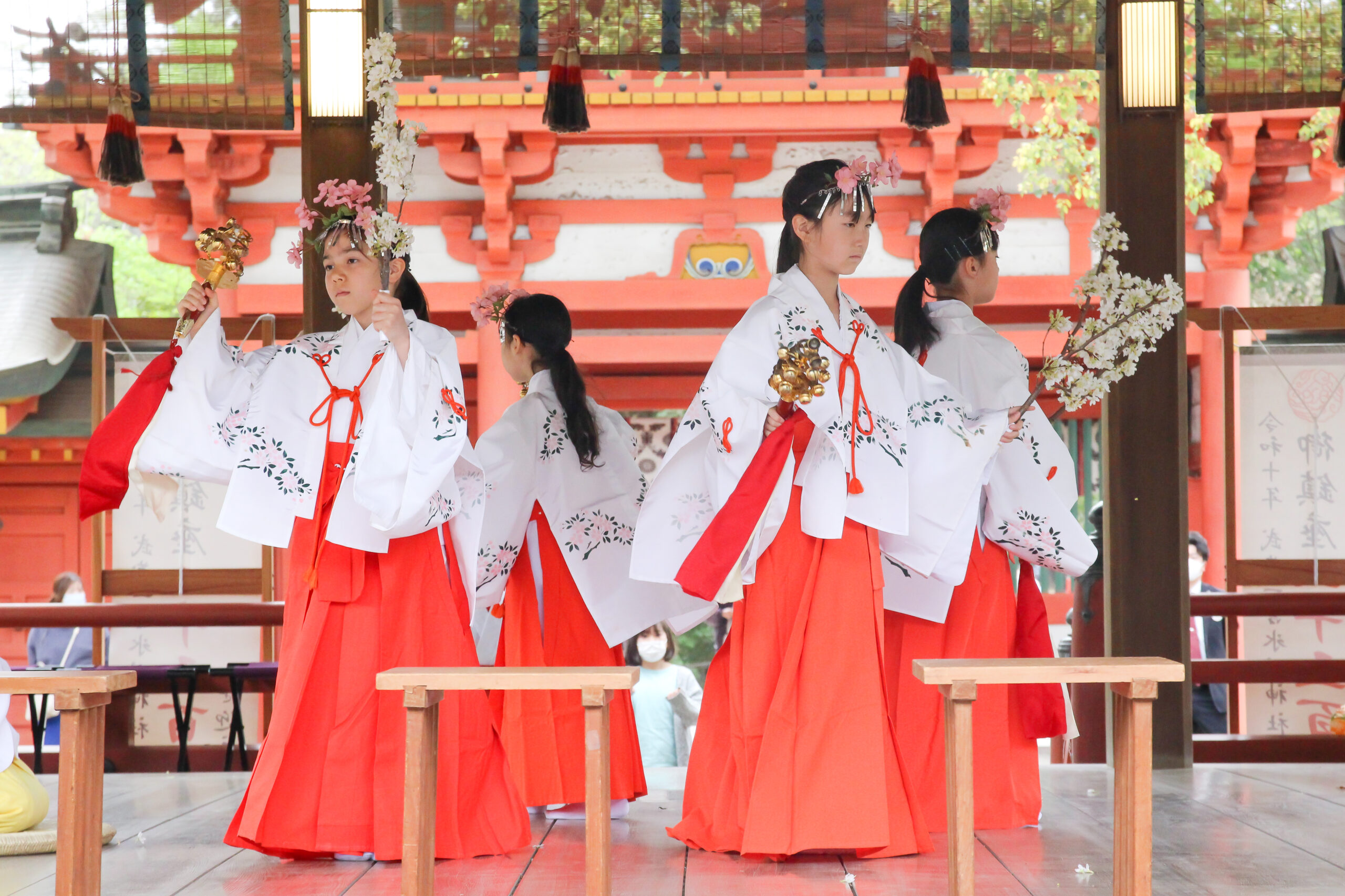 鎮花祭で疫神を鎮める。童女による花しづめの舞が必見、武蔵一宮氷川神社の春祭り