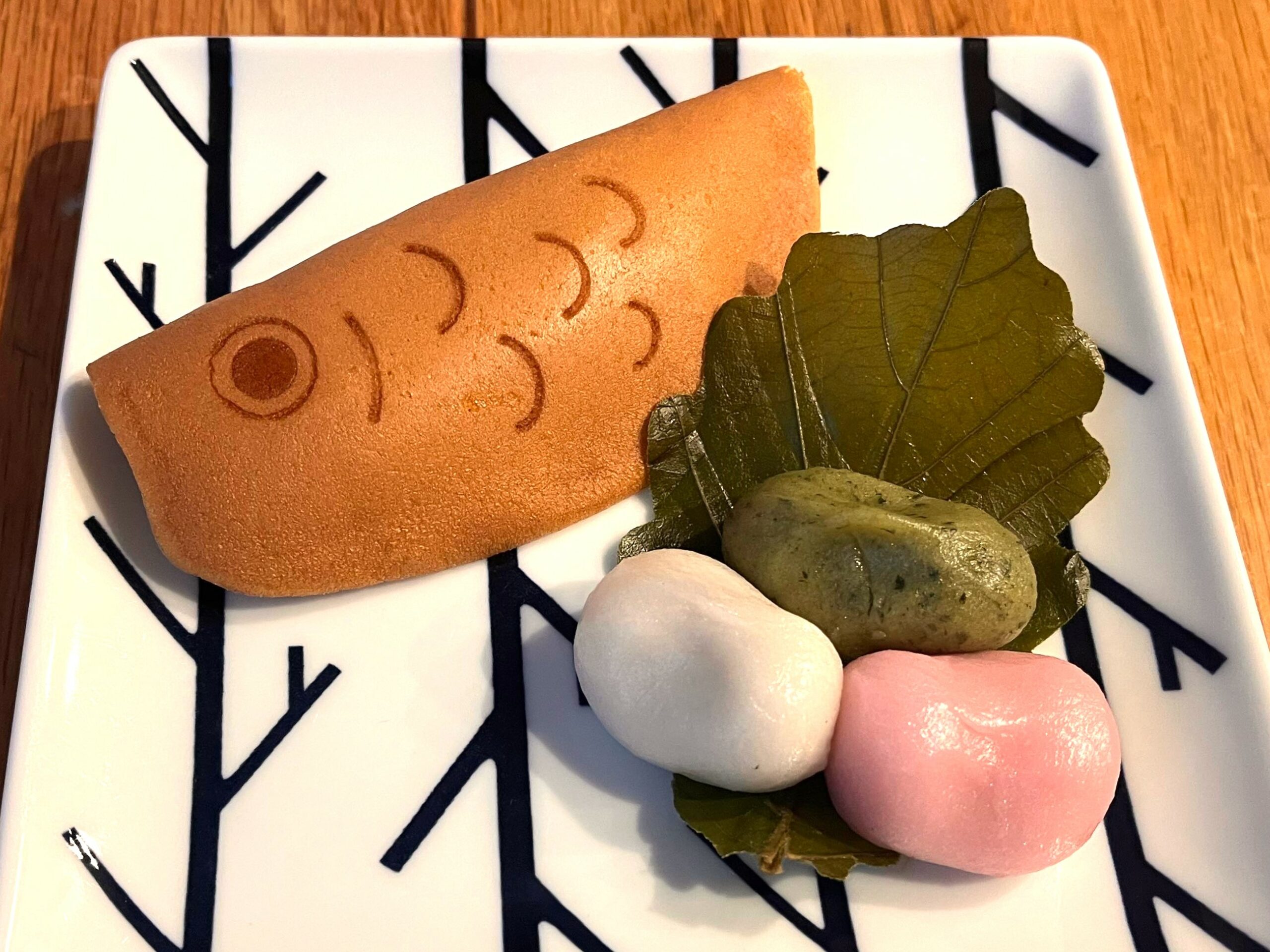 こどもの日にオススメ！小さな三色柏餅と鯉ろーるがカワイイ！銀座甘楽の和菓子