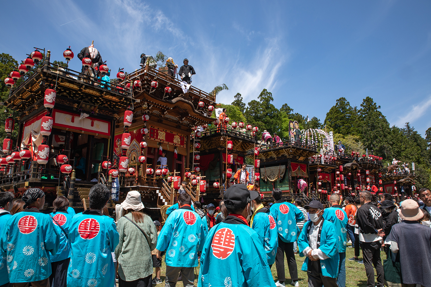 桟敷窓から楽しむ「日野祭」！豪華絢爛な曳山を贅沢に味わう「三方よし」のまち