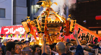 下谷神社大祭で4年ぶりに盛大な担ぎ手の声が響く！夕刻の連合神輿渡御は圧巻