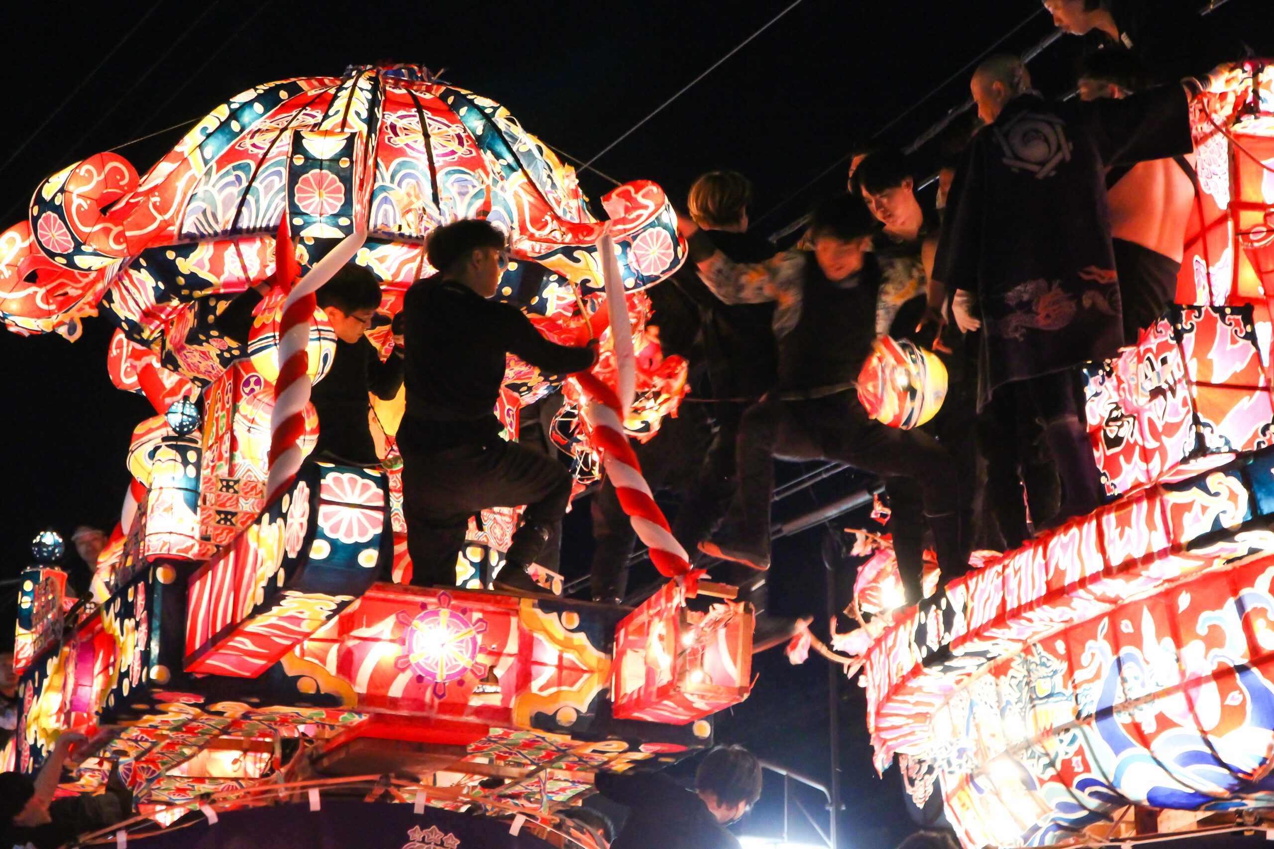 福野夜高祭の見どころはけんか！？大行燈を壊し合う勇ましい姿は見逃せない