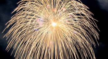 県内最大の正三尺玉に歓喜の声！富山・滑川「ふるさと龍宮まつり海上花火大会」