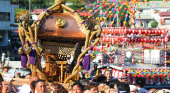 真鶴貴船まつりの海上行事が6年ぶり復活！お神輿は急階段を下り、海の中へ