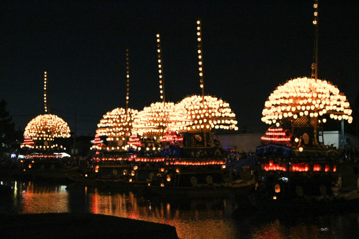 尾張津島天王祭の宵祭！まきわら船が夕暮れと共に作る幻想的な風景が見どころ