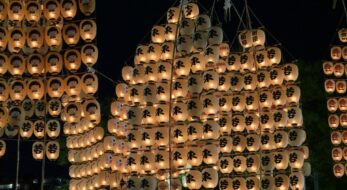 東北三大祭りは青森ねぶた、仙台七夕、もう一つは何？東北五大祭りになると何が増える？