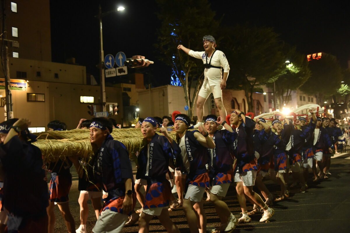 「福島わらじ祭り」で大通りを練り歩く日本一の大わらじ！2023年の現地レポート
