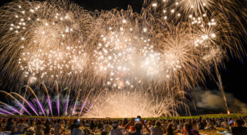衝撃の超スケール！越後三大花火の一つ「ぎおん柏崎まつり海の大花火大会」の魅力を解説