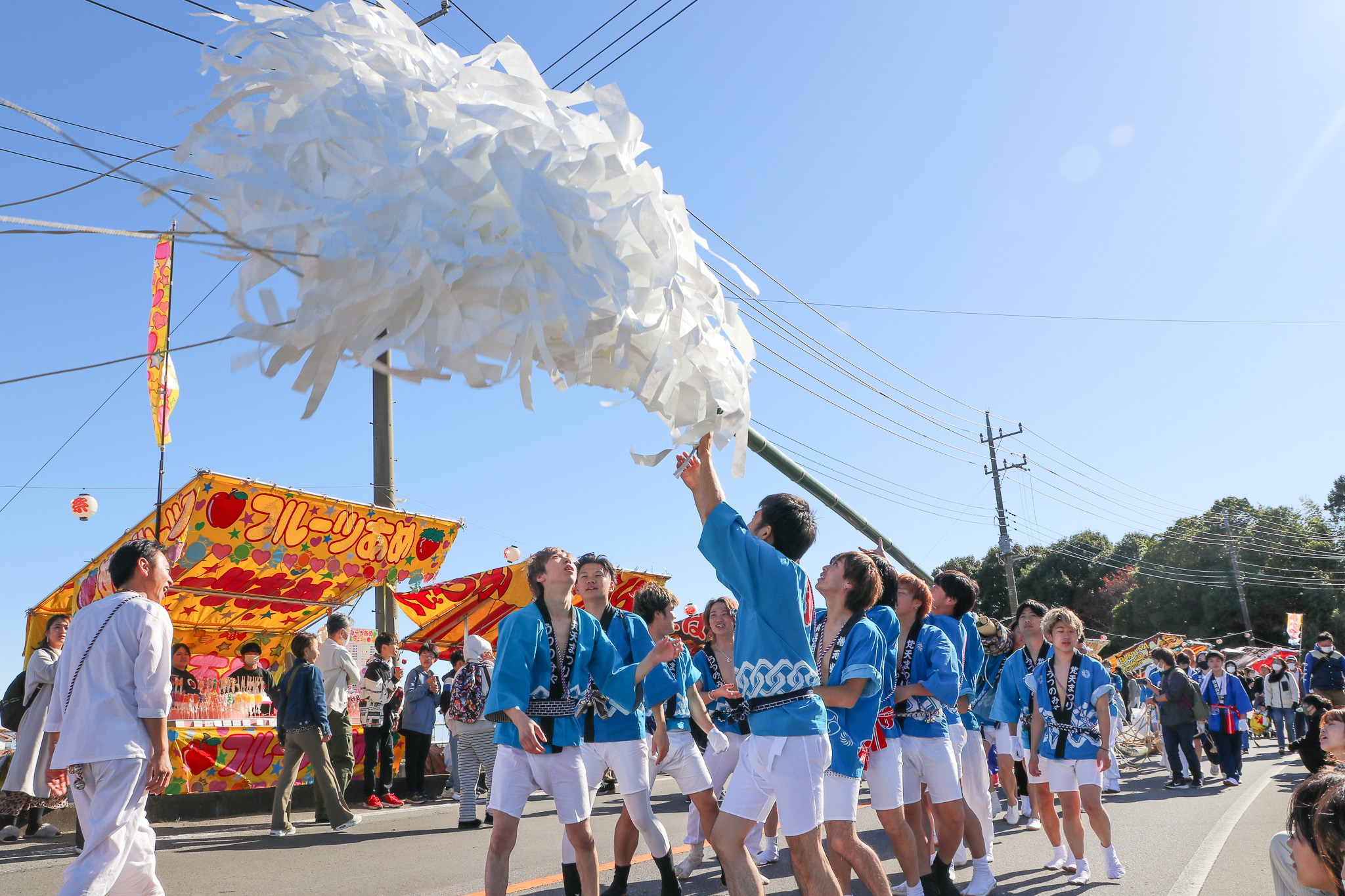 羽黒山梵天まつりは栃木・上河内の秋の風物詩！ホイサと担がれた梵天が山頂へ駆け上る