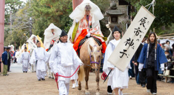 奈良春日大社「春日若宮おん祭」一日中続く神事芸能と1,000名の風流行列