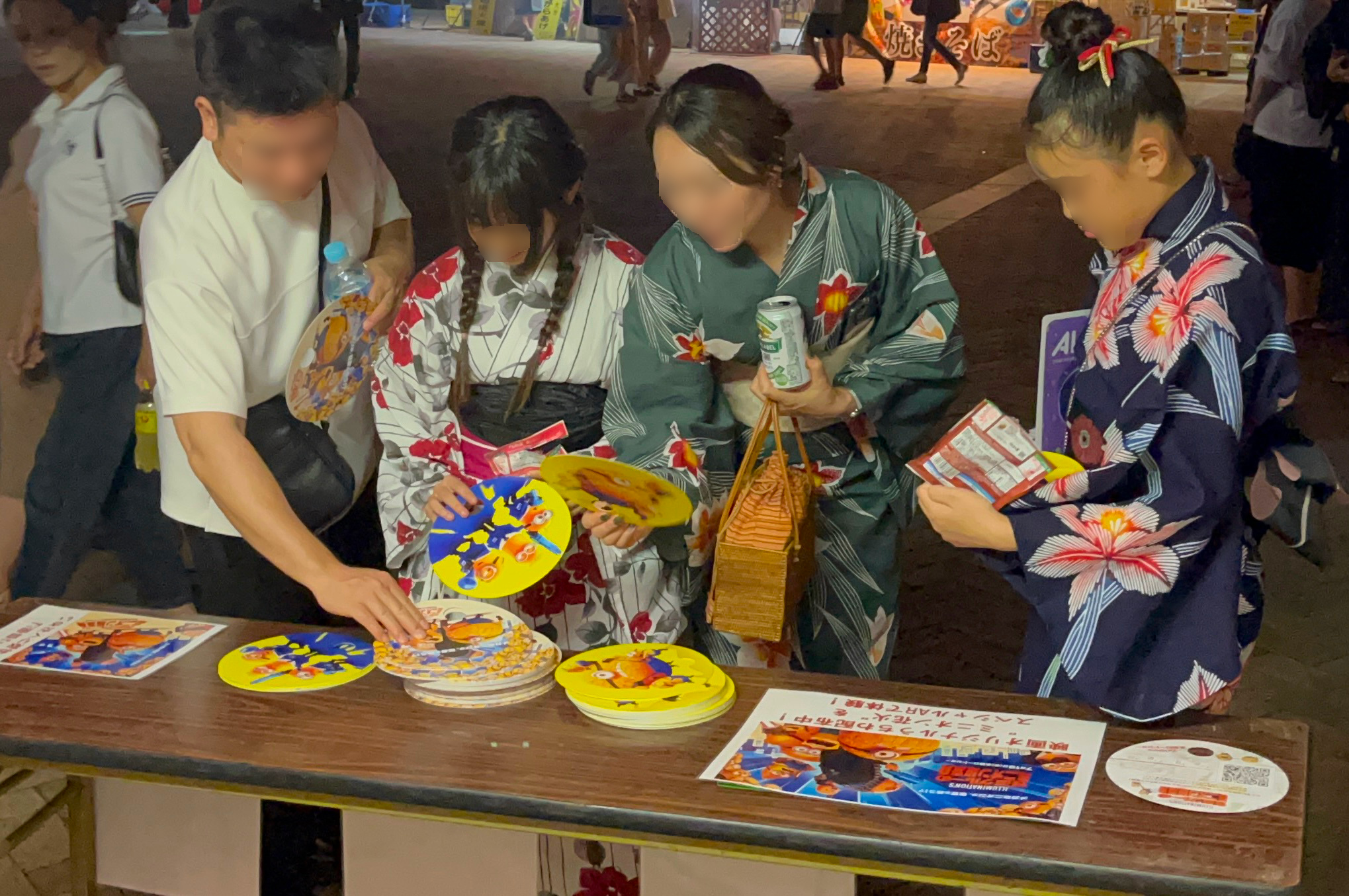 夏祭り×うちわ＝喜んで“手に取る広告”という選択肢。 全国夏祭りで「オリジナルうちわサンプリング」を！