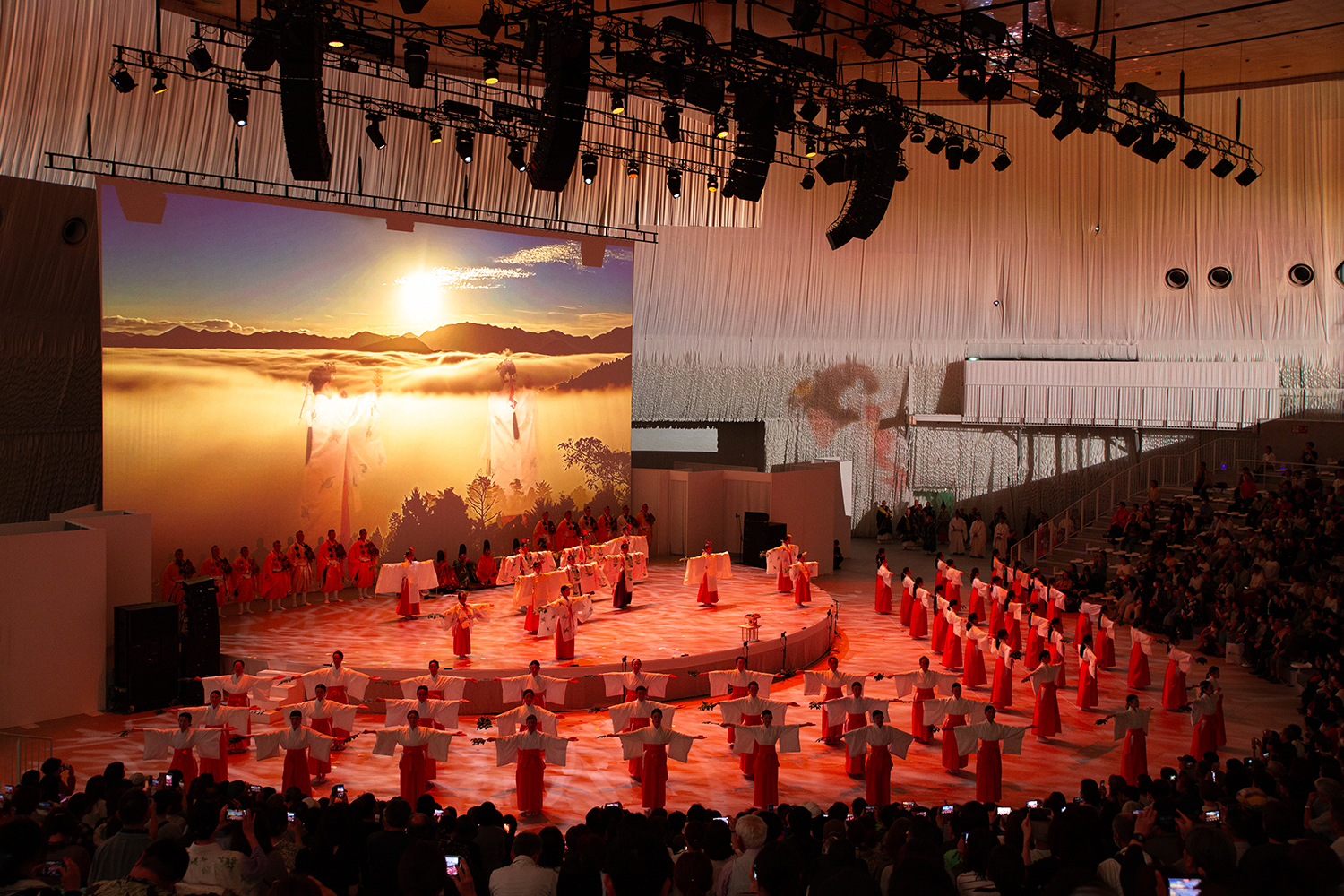 「令和今昔四季物語絵巻」万博で舞う“まつりのはじまり”——巫女たちの舞に込めた祈り