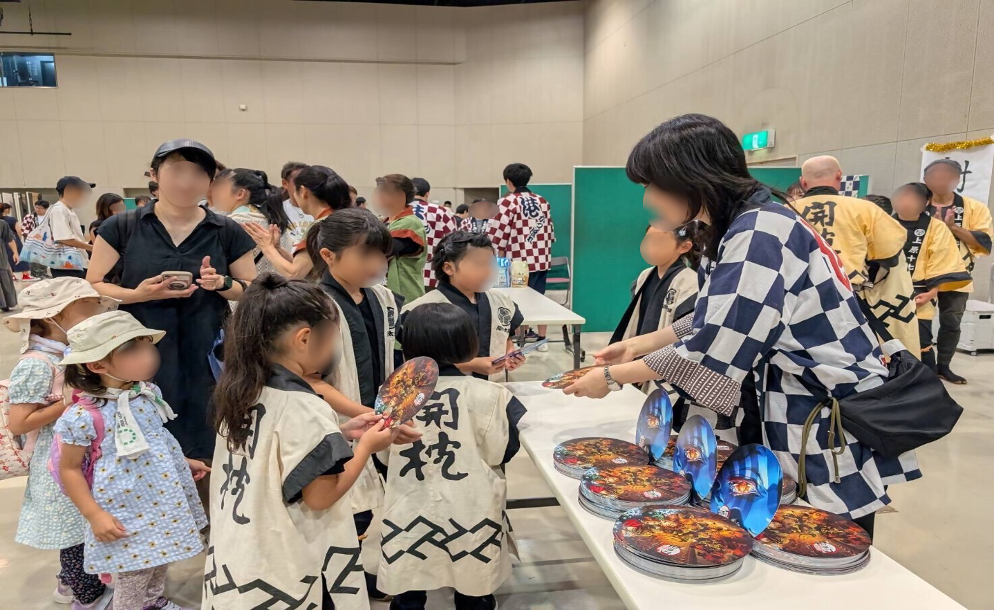 広告主に「全国一括展開」、祭り主催者に「収益」──劇場版『鬼滅の刃』うちわ配布で全国プロモーション